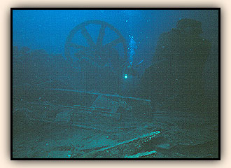 Blick auf Schwungrad und Kessel des 1860 in der Nähe von St. Tropez gesunkenen Dampfschiff - Le Prophet