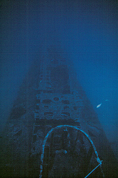 Blick über den Turm in Richtung Bug des in der Nähe von St. Tropez versenkten U-Boot - Rubis