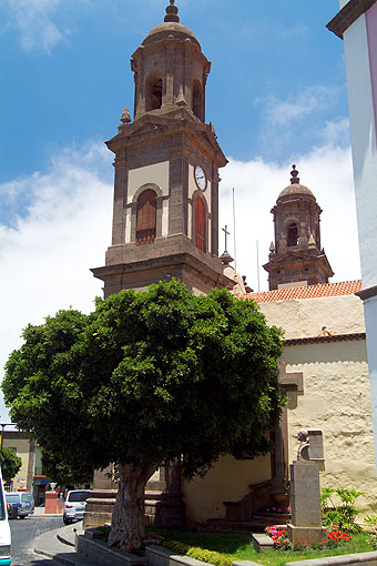 Gran Canaria - Santa Maria de Guia - Die Kirche aus dem 18. Jahrhundert ist der Mittelpunkt des kleinen Ortes.
