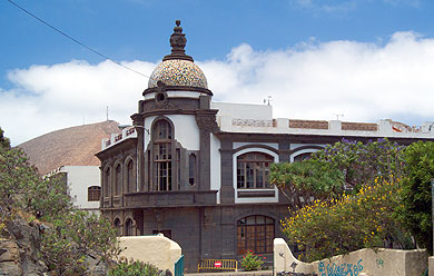 Gran Canaria - Santa Maria de Guia - Solch prachtvolle mehrstöckige Häuser gibt es auf der Insel nur noch selten.