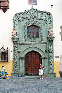 Las Palmas auf Grancanaria - Mächtige Tore am Casa de Colón dem Columbushaus