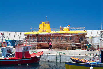 Gran Canaria - Puerto de Mogán - Das Yellow Submarine wurde repariert und neu lackiert.