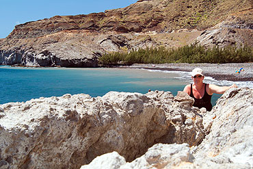 Gran Canaria - Veneguéra Schlucht - Die schmale Bucht bestand ausschließlich aus Geröll, und ohne Badeschuhe gab es keine Möglichkeit, um ins Wasser zu kommen.