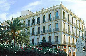 Ibiza 2002 - Eivissa / Ibiza Stadt - Altbauten entlang der zentralen Rambla