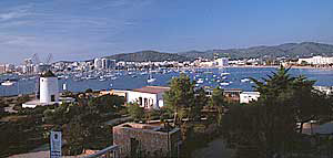 Ibiza 2002 - San Antonio de Portmany - Blick vom Hotel gegenüber dem Hafen
