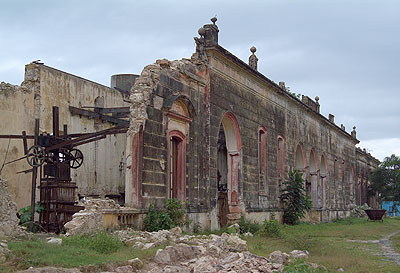 Yucatan - Hacienda Aké - Blick auf das halb verfallene Maschinenhaus