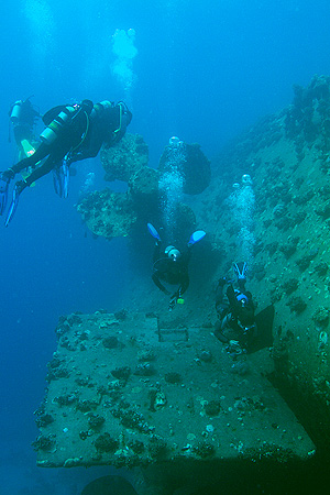 Ägypten 2006 - Safaga - Wrack der Salem Express - Ruder und Schraube sind nach mehr als 10 Jahren geringfügig mit Korallen bewachsen.
